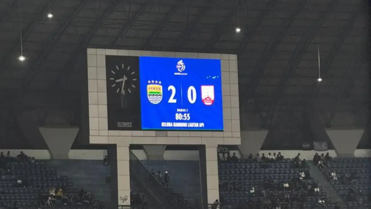 Bukan Sombong, Bermain Dengan 10 Pemain Persib Bandung Pecundangi Persis Solo 2-0 
