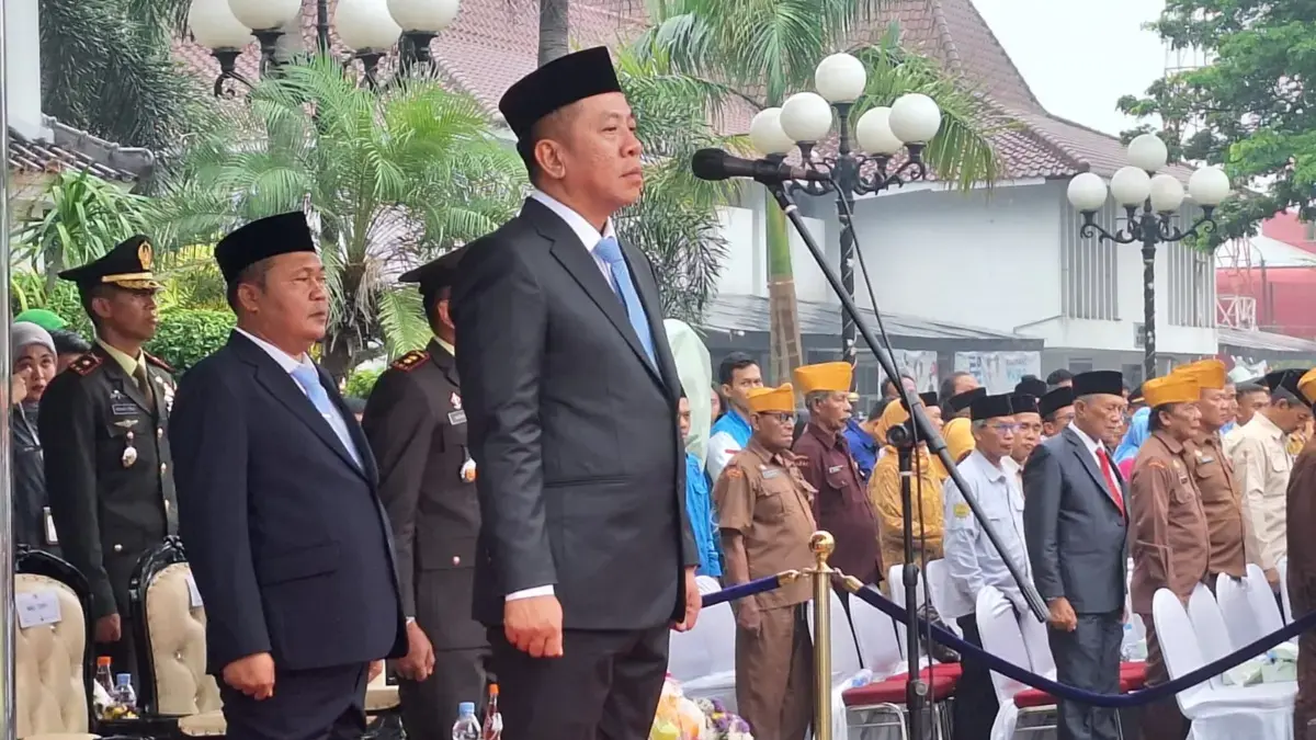 Maknai Sumpah Pemuda, Bupati Aep Dorong Generasi Muda Jadi Penggerak Perubahan Bupati Karawang, H. Aep Syaepulloh pimpin apel hari sumpah pemuda.