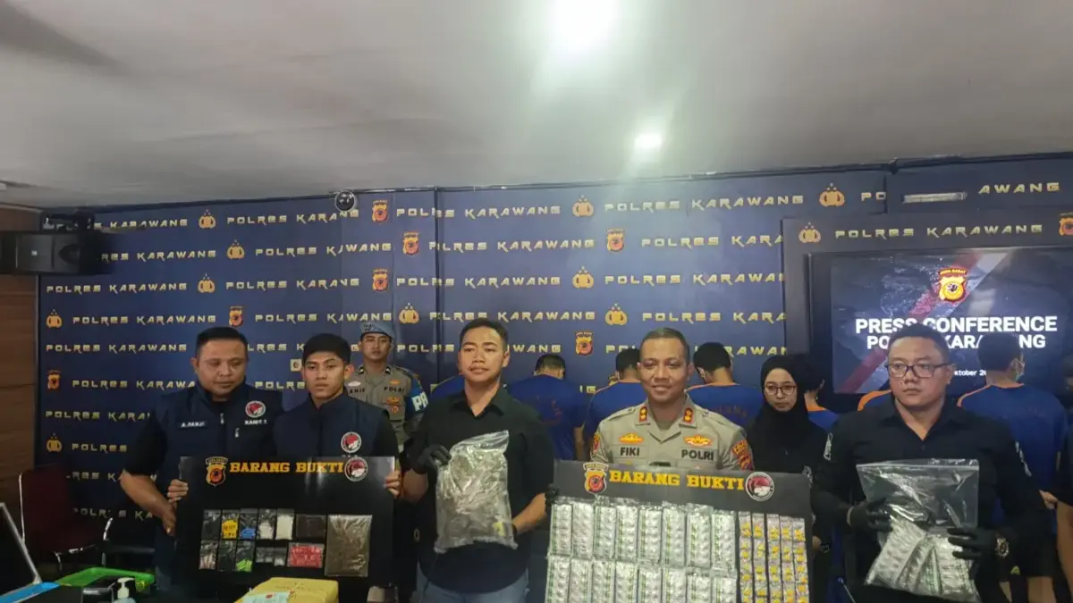 Rombongan Tersangka Narkoba Dibariskan Polres Karawang, Kasus Terbesarnya Cilamaya Telukjambe dan Tanjungpura Tersangka narkoba