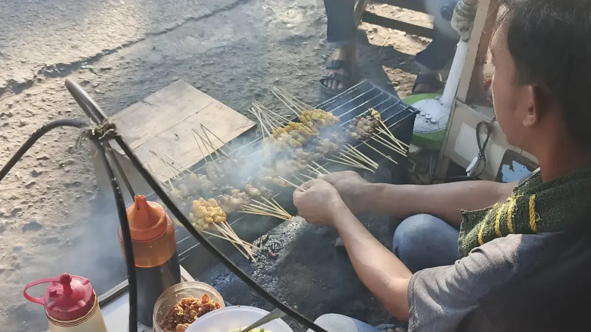 Sate Maranggi Bang Adam di Johar Bedeng Viral Karena Murah Tapi Rasanya Mewah, Antrean Selalu Mengular