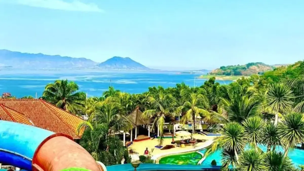 Kolam renang kids friendly di Jatiluhur Water World Purwakarta