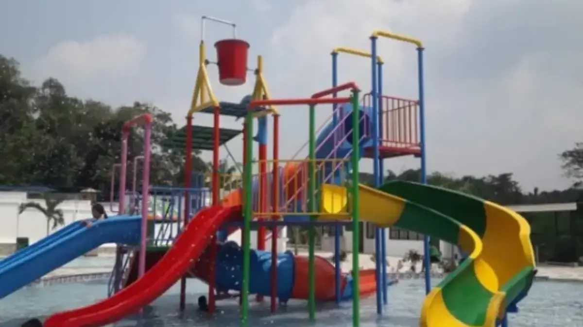 Kolam renang di Purwakarta