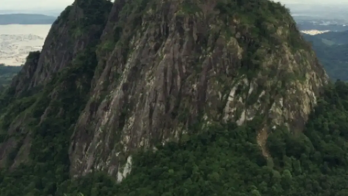 Gunung yang ada di Karawang