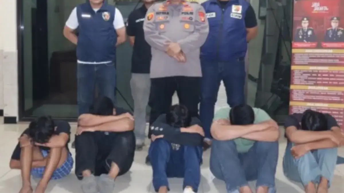 Tawuran pelajar.
