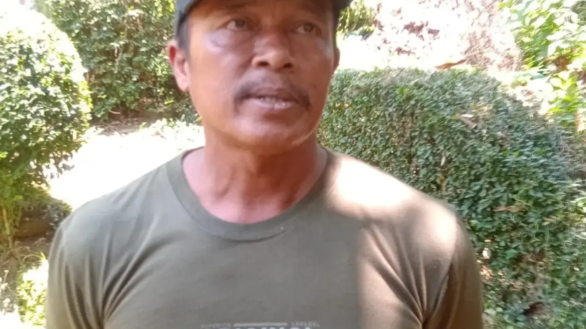 Karsa (50), ayah dari HR (27), tersangka pembunuhan terhadap Dina Oktaviani (21).