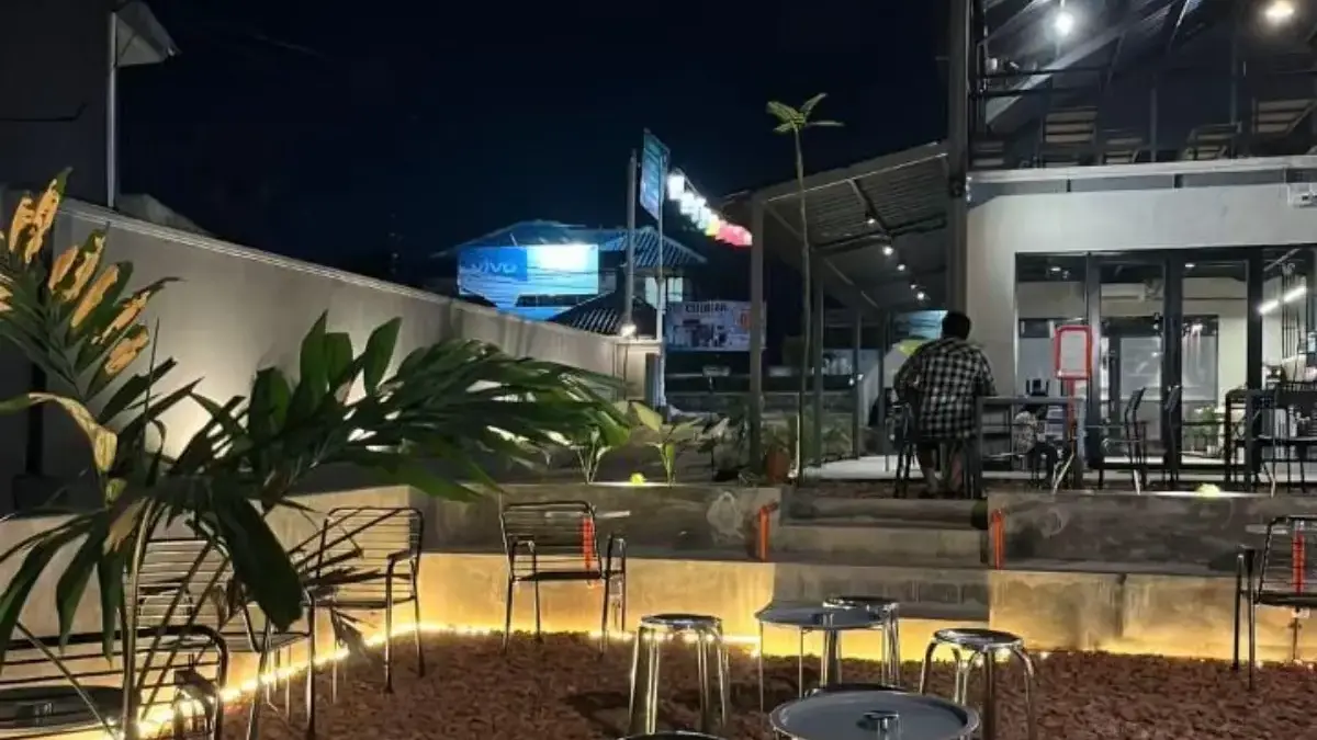 Interior Cafe aesthetic di Purwakarta dengan area photobooth kekinian