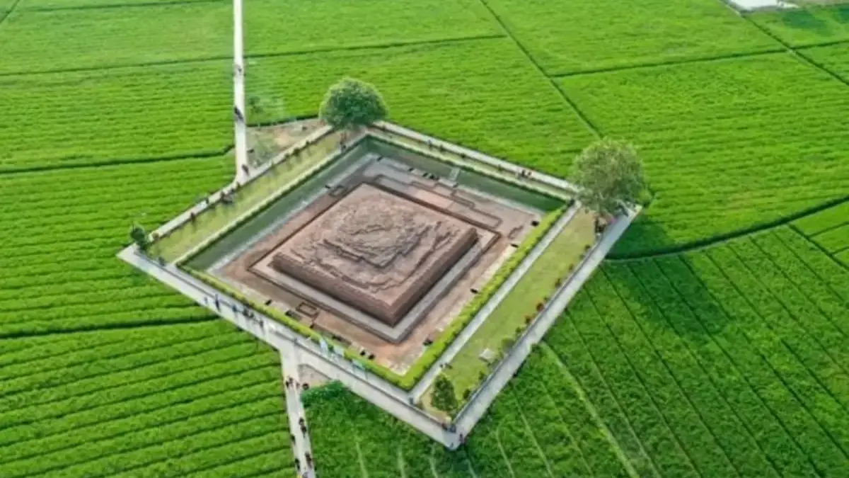 Pemandangan di Candi Jiwa, salah satu wisata populer di Karawang