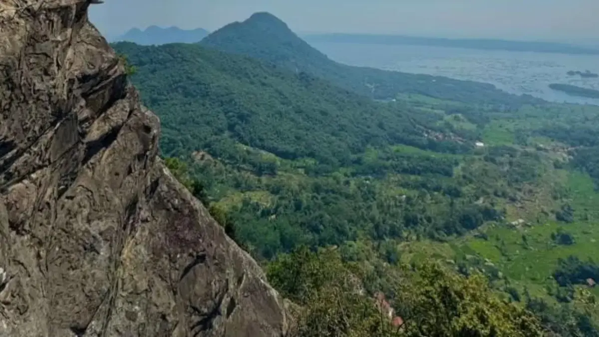 Wisata alam hits dengan pemandangan spektakuler