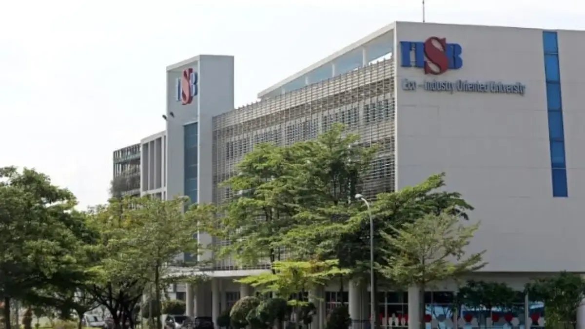 Gedung kampus ITSB di Cikarang Pusat dengan fasilitas modern