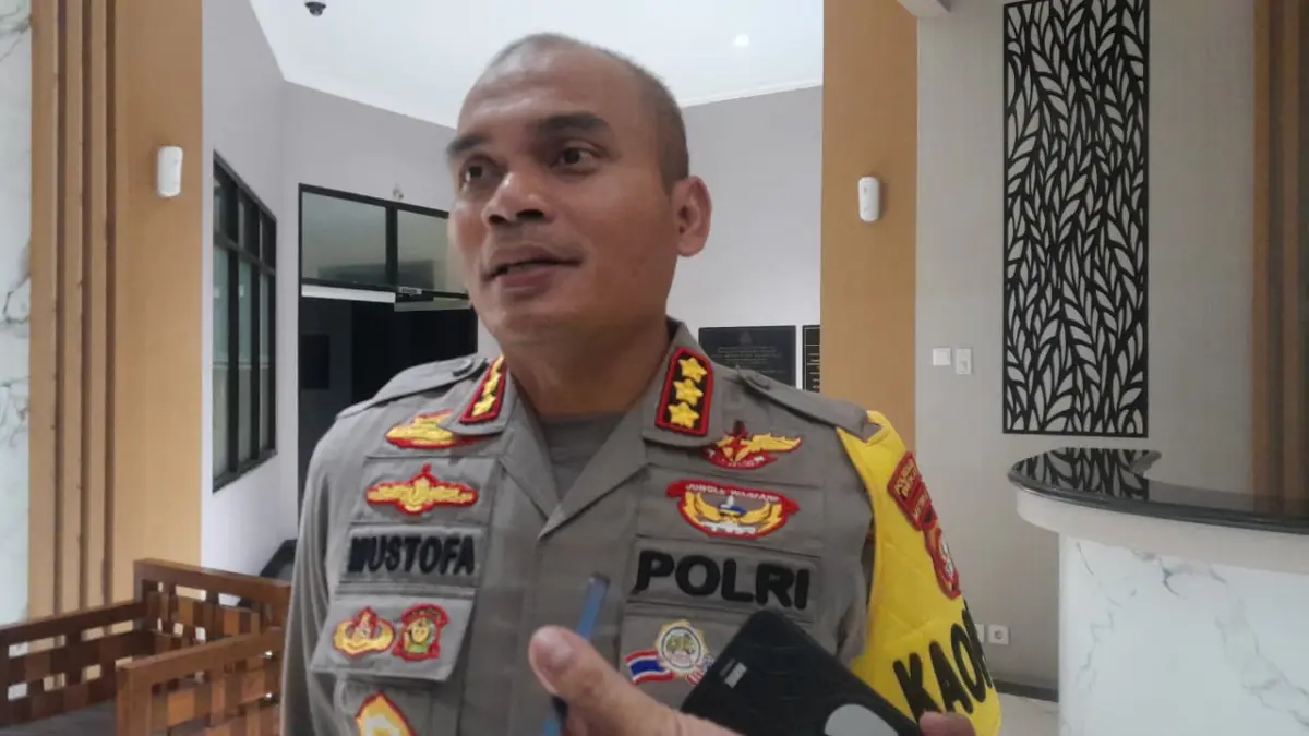 UPDATE Pemeriksaan Ade Efendi Zarkasih di Polres Metro Bekasi, Kapolres : Kalau Tidak Pulang Berarti Ditahan.. Kapolres Metro Bekasi, Kombes Pol Mustofa