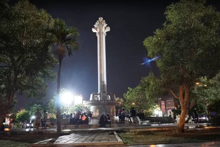 Jalan-Jalan Hemat! Ini Deretan Wisata Gratis di Karawang yang Wajib Dikunjungi alun alun karawang