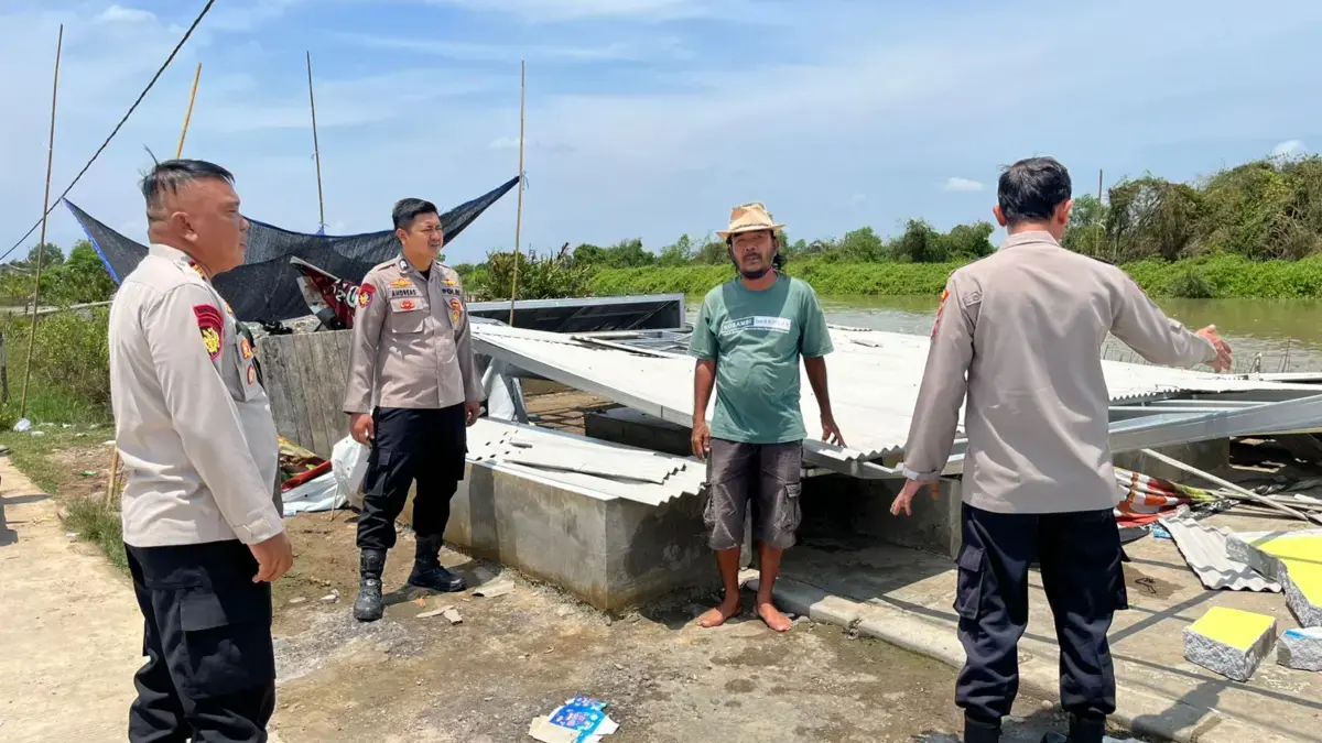 Ratusan Rumah di Kalen Kalong Tempuran Rusak Disapu Hujan dan Angin Kencang, Polres dan Polda Cek Lapangan rumah rusak