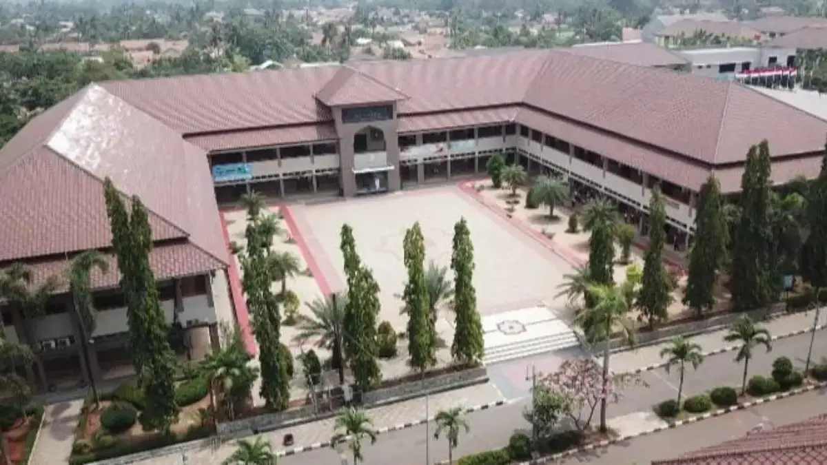 Pesantren Al-Binaa Islamic Boarding School di Pebayuran Bekasi dengan lingkungan asri.