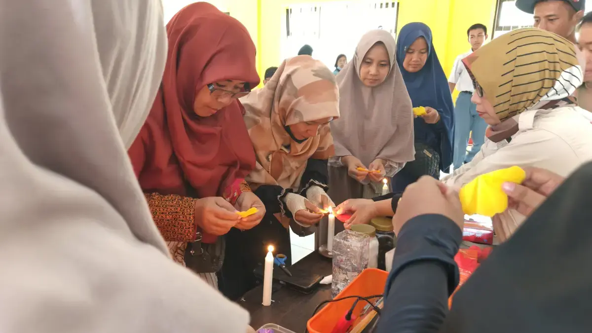 Emak-emak Warga Serang Baru Dilatih Daur Ulang Sampah Plastik Jadi Barang Bernilai Ekonomi, Bakal Dapat Cuan daur ulang sampah plastik