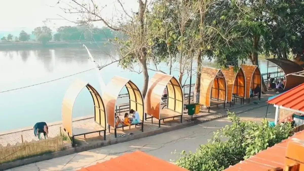 Pemandangan Situ Darwin Cakra Wijaya Karawang