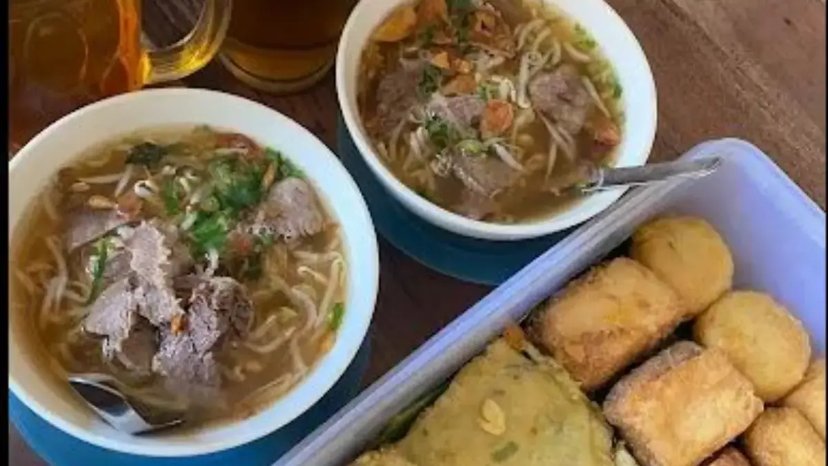 Soto enak dengan rating tinggi di Karawang.