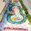 Suasana Tropikana Waterpark Cibitung dengan nuansa pantai tropis