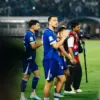 Thom Haye Kena Larangan 4 Kali Bermain, Pendukung Persib Justru Bahagia! Kok Bisa?