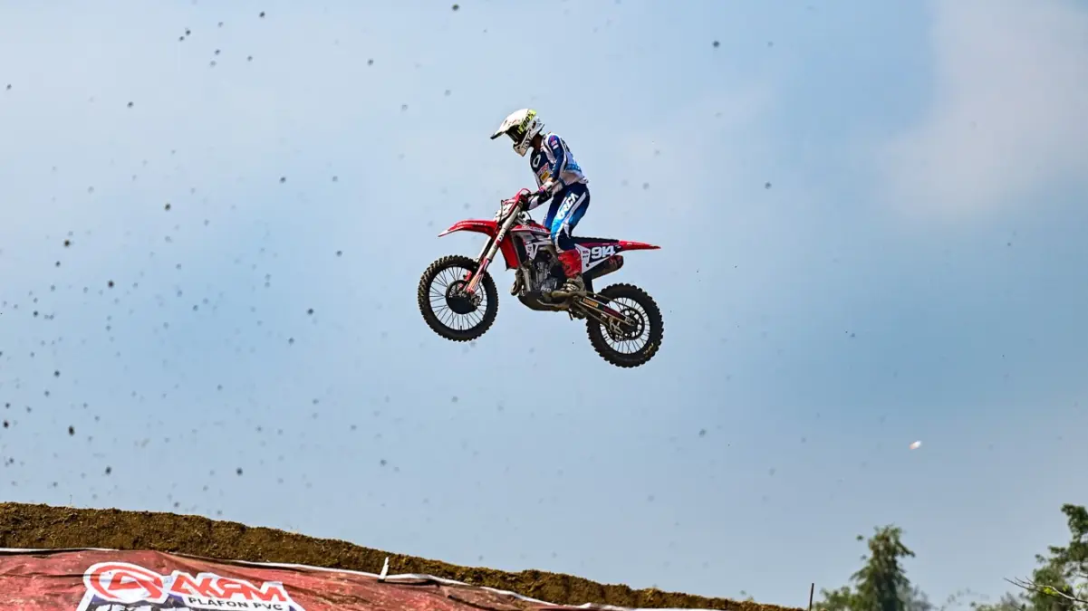 TERBANG TINGGI, Crosser Astra Honda Yakin Tampil Kencang di Final Kejurnas Motocross 2025 Crosser honda