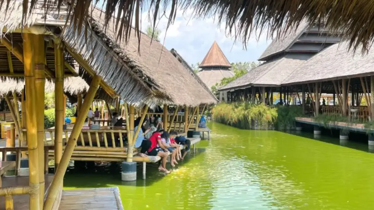 Nyari Tempat Makan Khas Sunda yang Enak di Bekasi? Coba Rekomendasi Ini, Cocok Makan Bareng Keluarga Gubug Mang Engking salah satu tempat makan khas sunda yang enak di Bekasi.