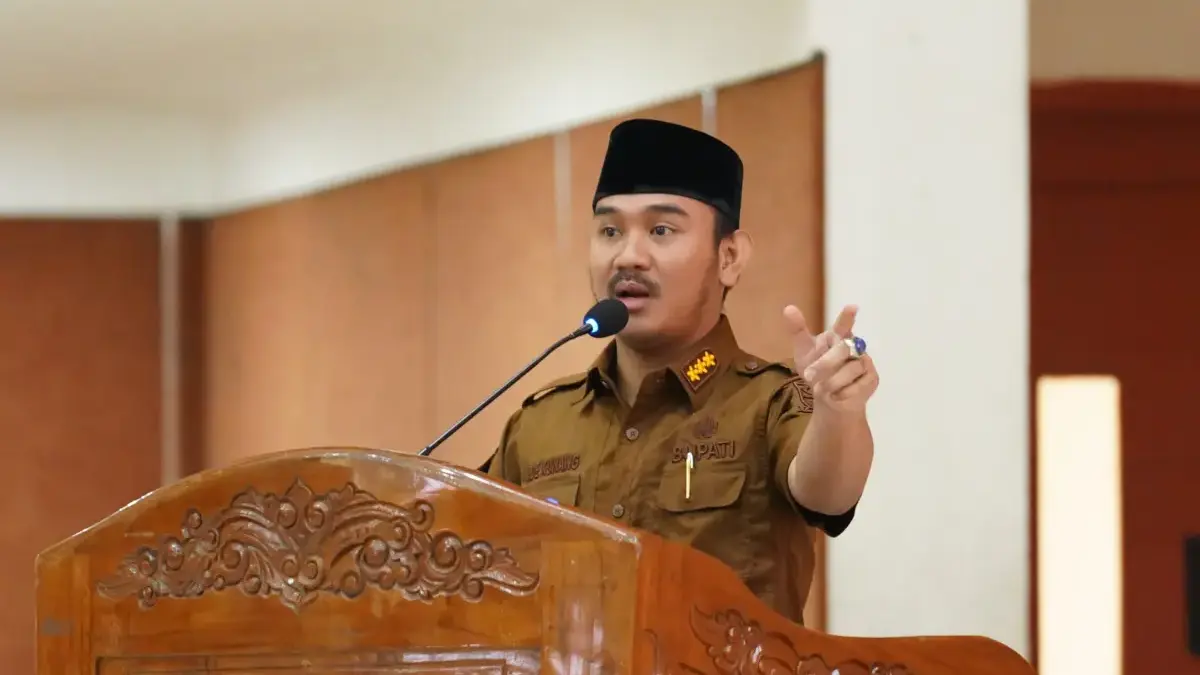 Bupati Bekasi Ade Kuswara Kunang