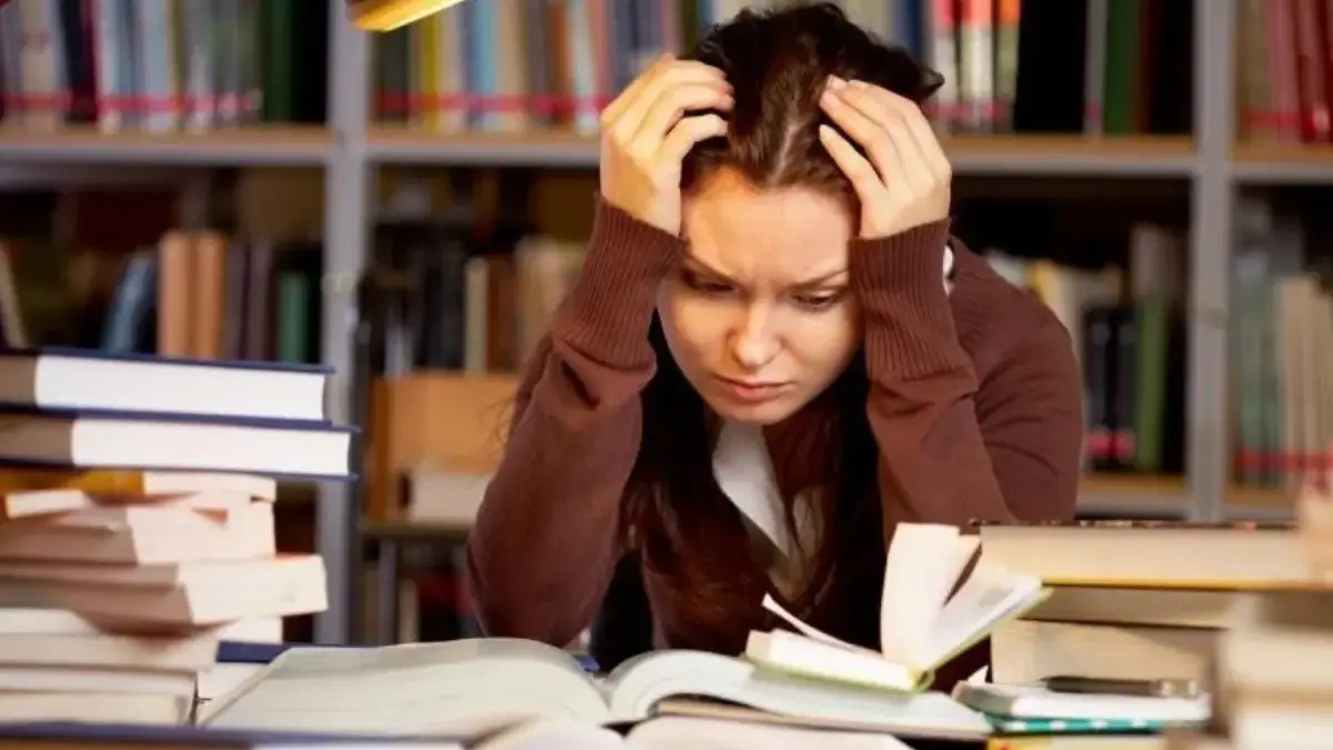 Ini Fakta Mengapa Banyak Mahasiswa Baru Diam-Diam Mengalami Stress!  