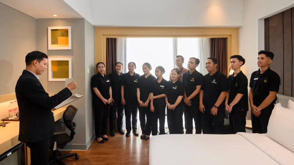 Profesional, Teliti, dan Hangat: Dedikasi Housekeeping Brits Hotel Karawang untuk Kenyamanan Tamu Brits Hotel Karawang