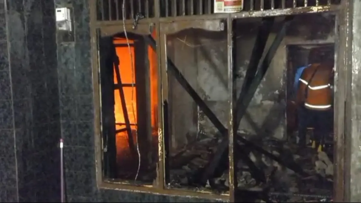 GARA-GARA NGUDUD Korek Gas Meledak Menyambar Kasur, 2 Rumah Terbakar, Satu Orang Luka Bakar Terbakar