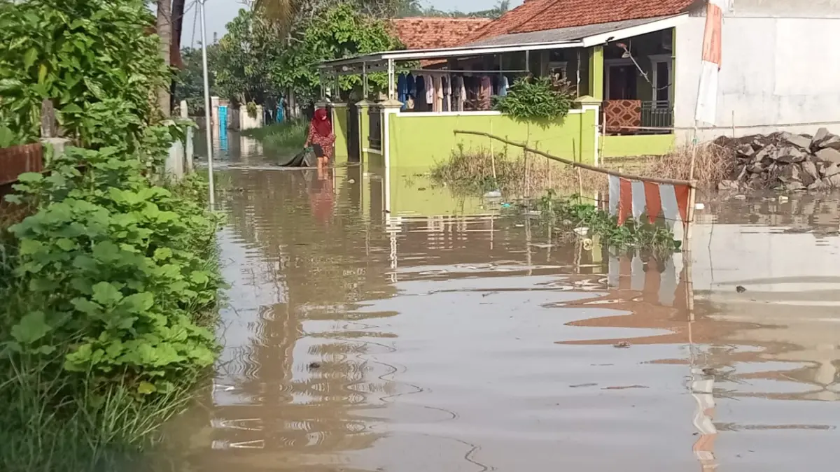 Debit Cidawolong Meningkat, Warga Karawang Kulon dan Karangligar Mulai Terdampak Banjir Banjir karawang