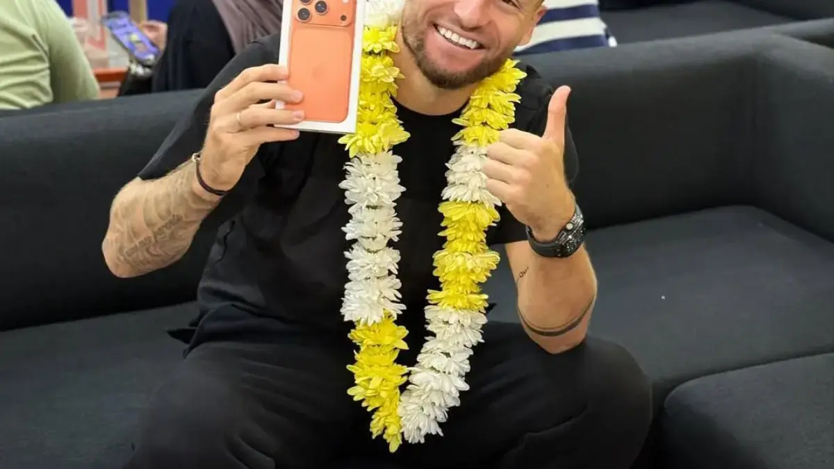 Penyakit Miskin Warga UMR: Demi Gengsi, iPhone Dicicil, Masa Depan Dikorbankan Marc Klok Beli iPhone 17 Pro Max