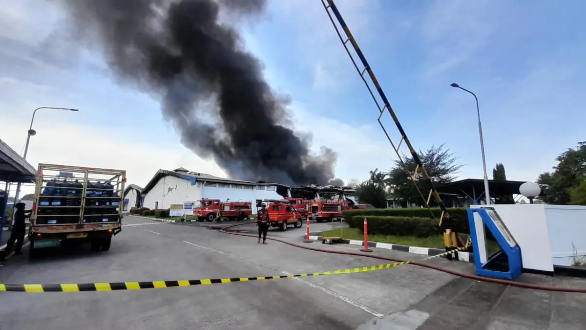 Pabrik PT TAK Textiles Cikarang Dilalap Sijago Merah, Penjaga Malam: Kayanya Dibakar Kebakaran