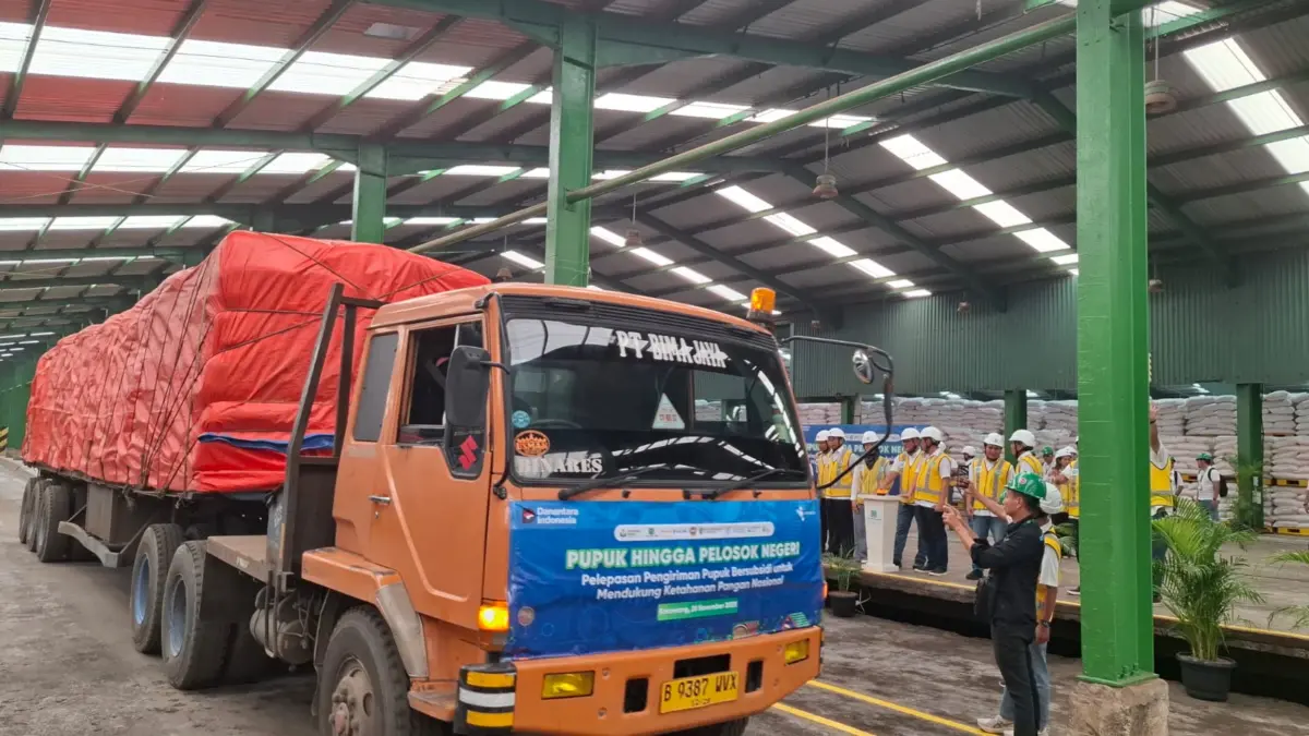 Pelepasan 5 truk berisi 191,25 ton pupuk bersubsidi.