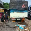 Truk lebih muatan