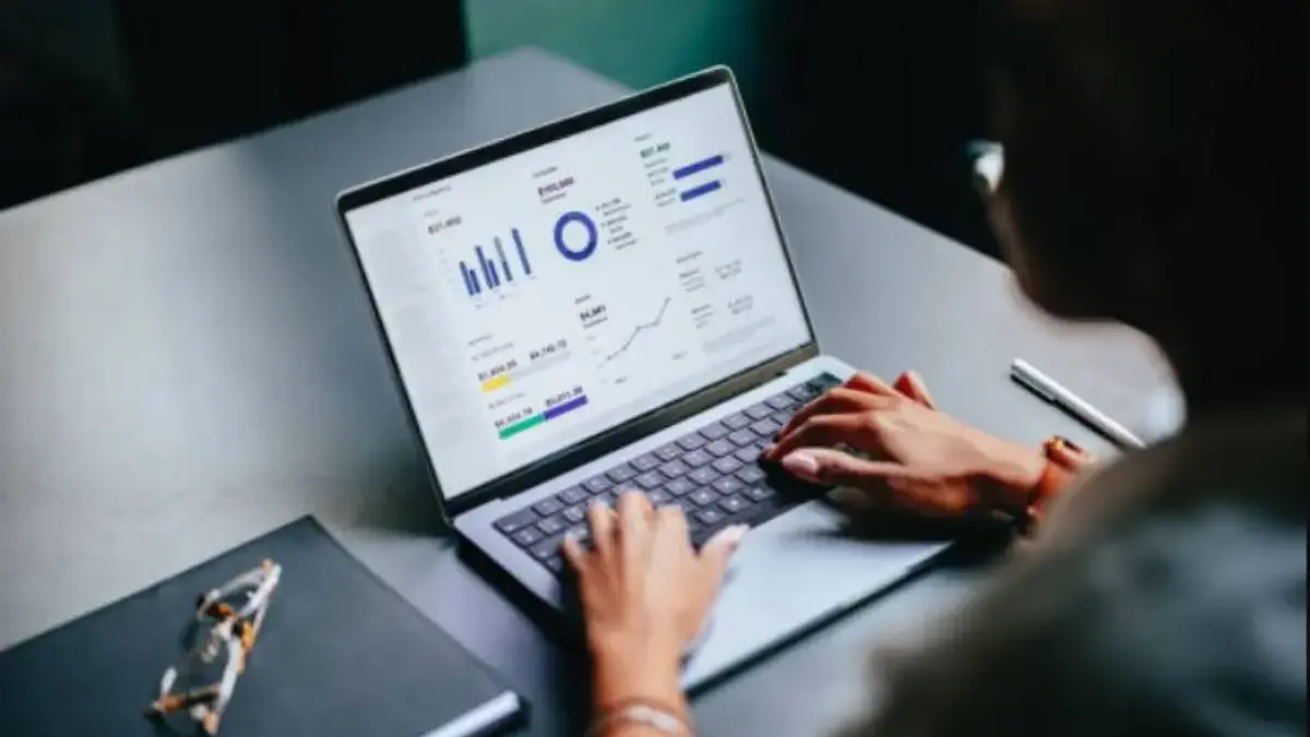 Laptop Bisnis Terjangkau Terbaik