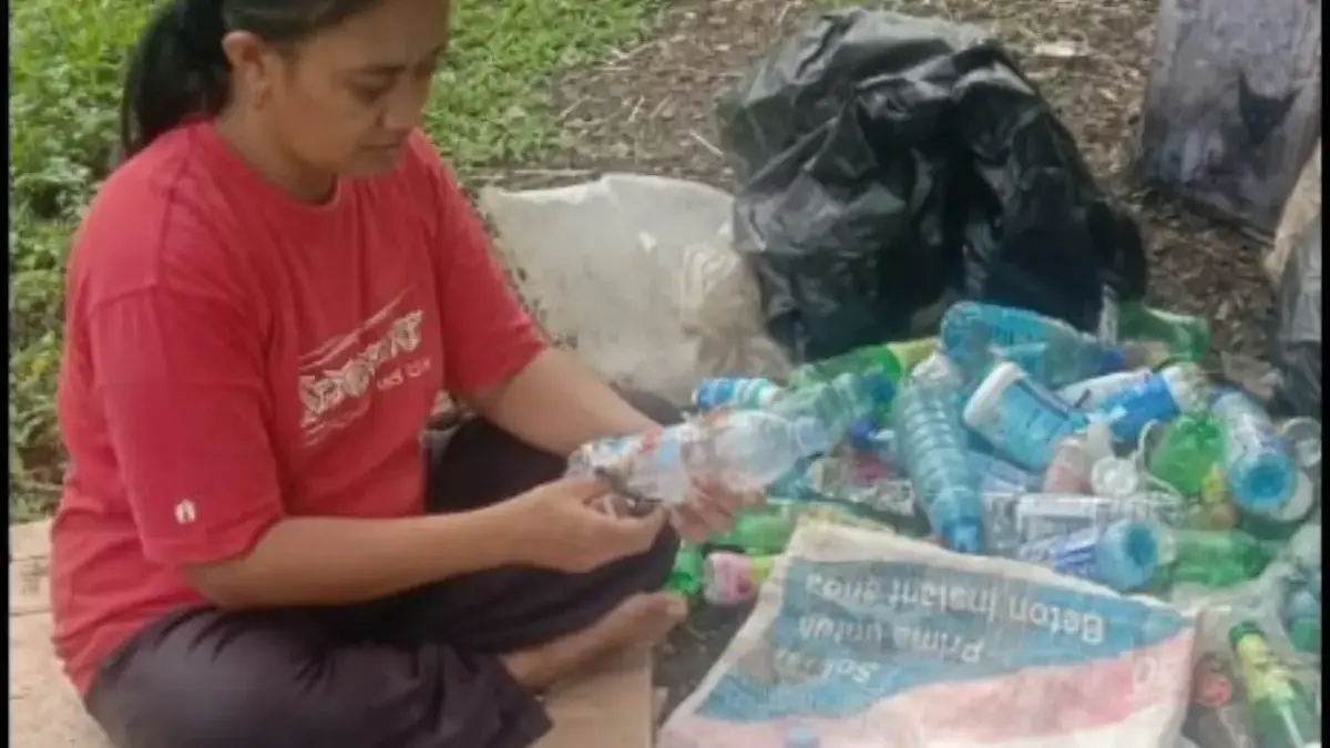 Transformasi Sampah Menjadi Solusi Ekonomi: Ketangguhan Ikeu sebagai Wajah UMKM Perempuan Indonesia Ketangguhan Ikeu sebagai Wajah UMKM