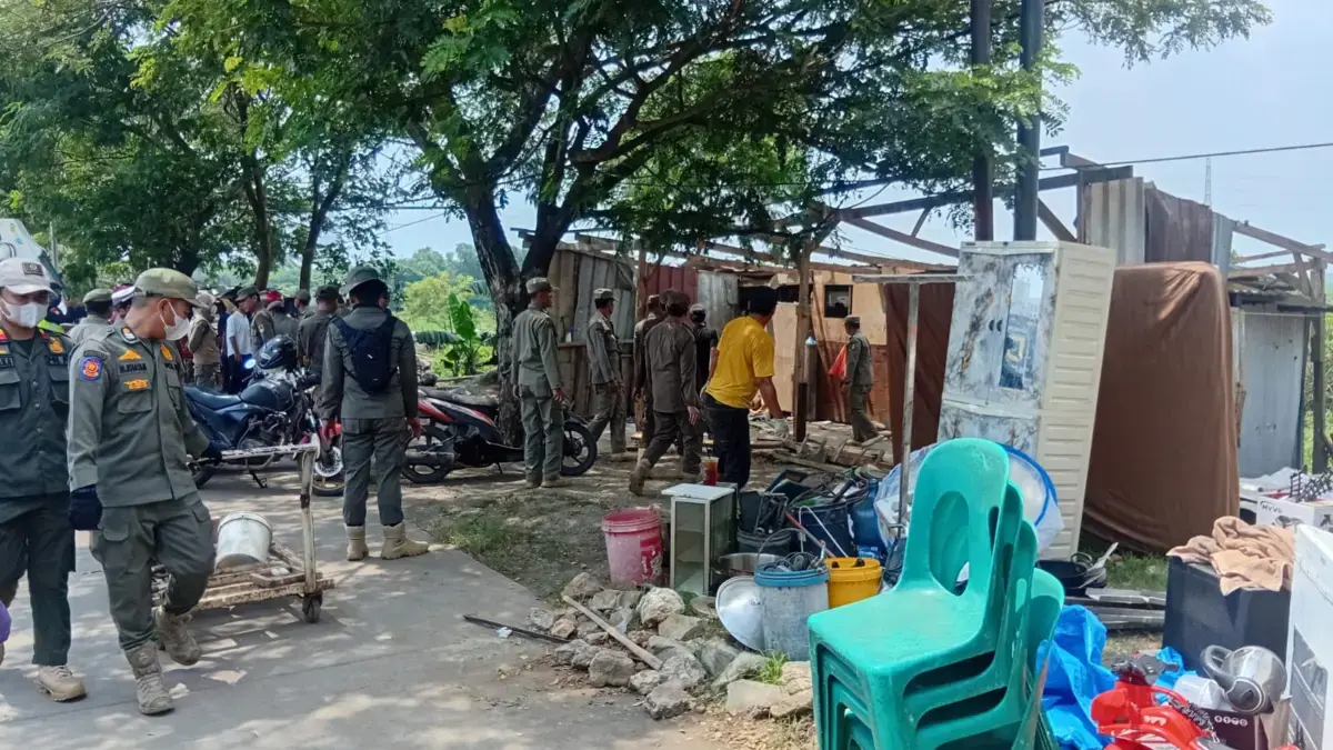 Pembongkaran ratusan bangli