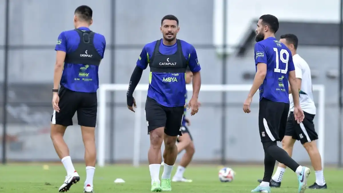 Carlos Pena Minta Persita Belajar dari Setiap Laga Tandang, Soroti Konsistensi dan Mental Bertanding Persita Tangerang