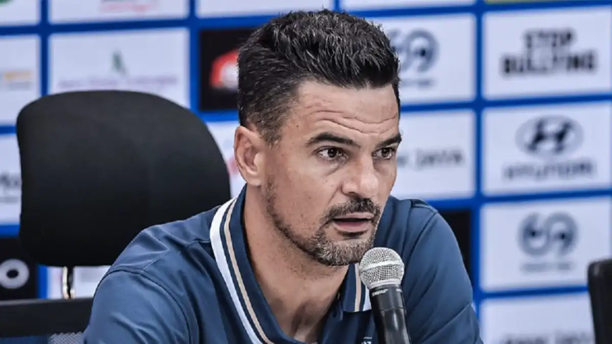 Carlos Pena: Kekalahan dari PSBS Jadi Pelajaran Berharga untuk Persita Carlos Pena