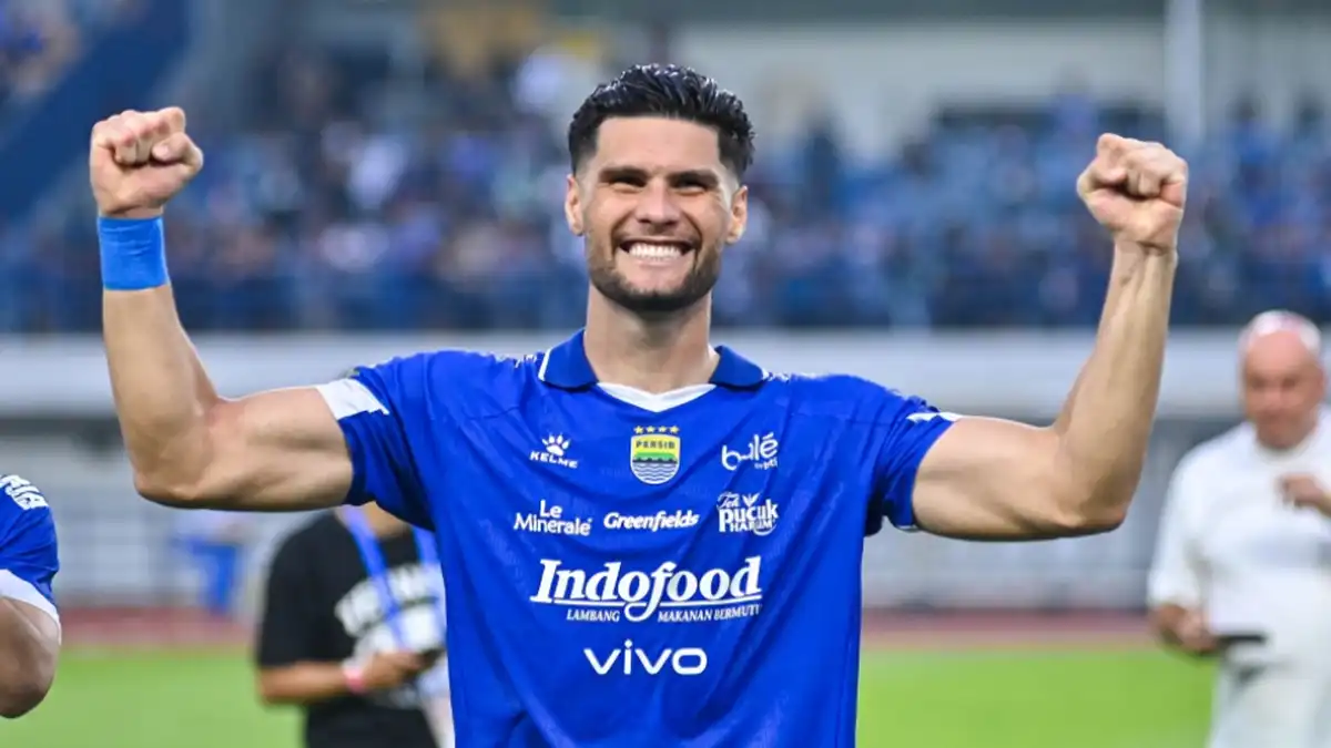 Selangkah Lagi Menuju 16 Besar, Julio Cesar Ingatkan Persib Tetap Waspada Julio Cesar