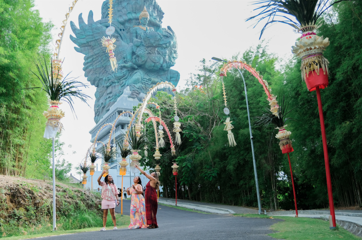 Rekomendasi Wisata Budaya Akhir Pekan Ini: Penjor Festival 2025 di Area GWK Cultural Park Gwk