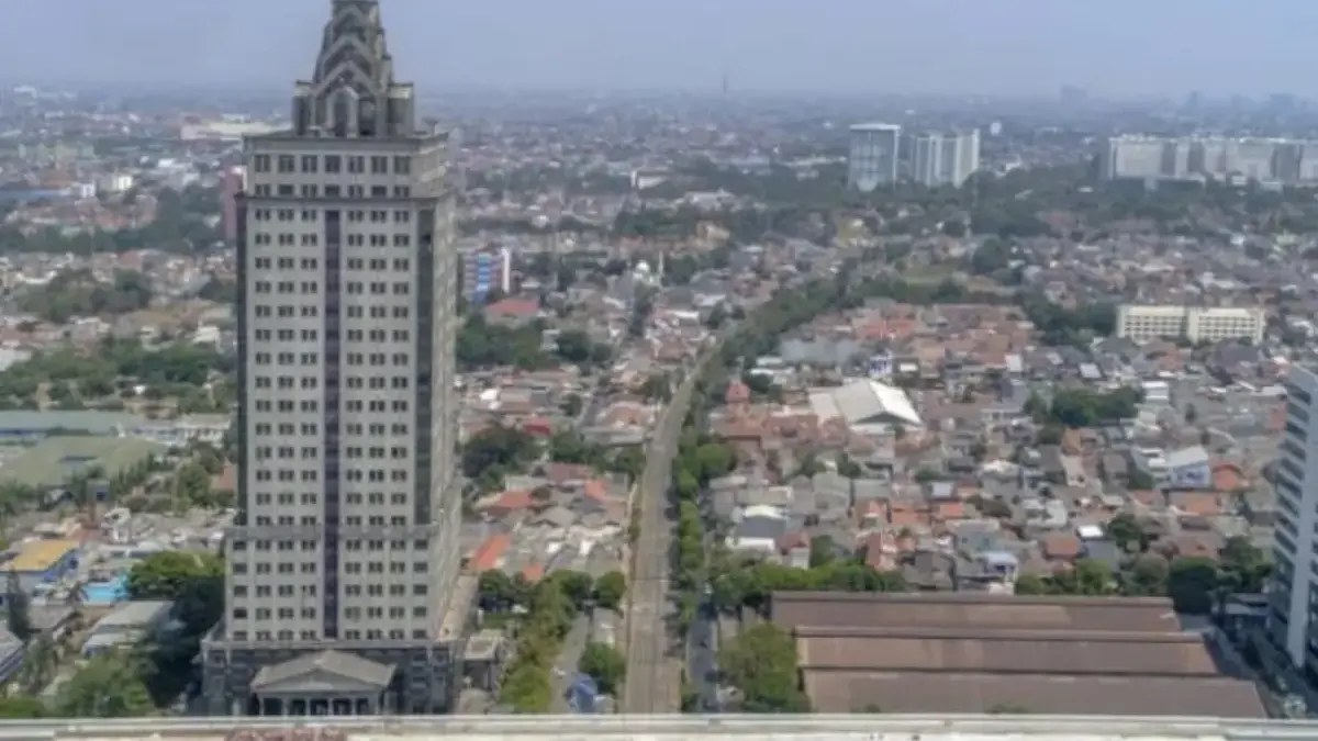 gedung ikonik di tengah kota jakarta