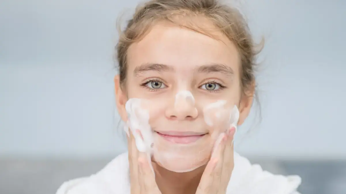 Tips Memilih Facial Wash untuk Remaja? Biar Kulit Bersih, Sehat, dan Nggak Iritasi! Tips Memilih Facial Wash untuk Remaja
