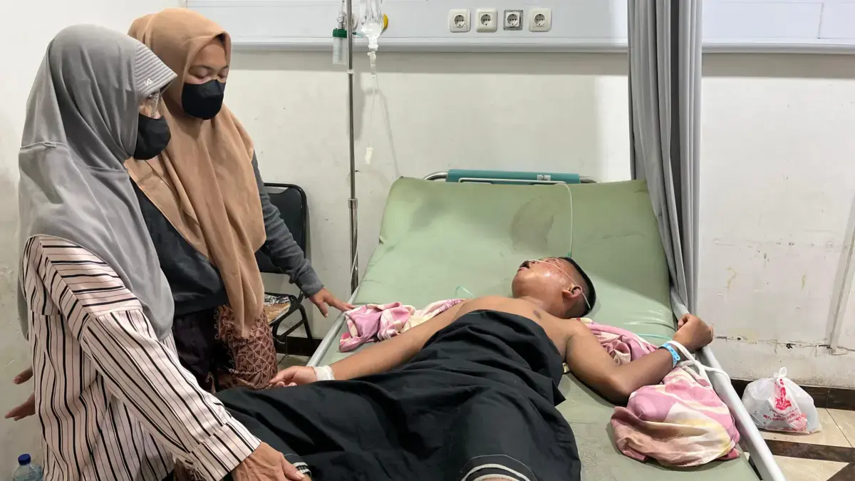 Ya Tuhan... Anak Yatim Penyandang Disabilitas Dikeroyok Warga Cilamaya, Kini Terbaring Kristis di RSUD Korban