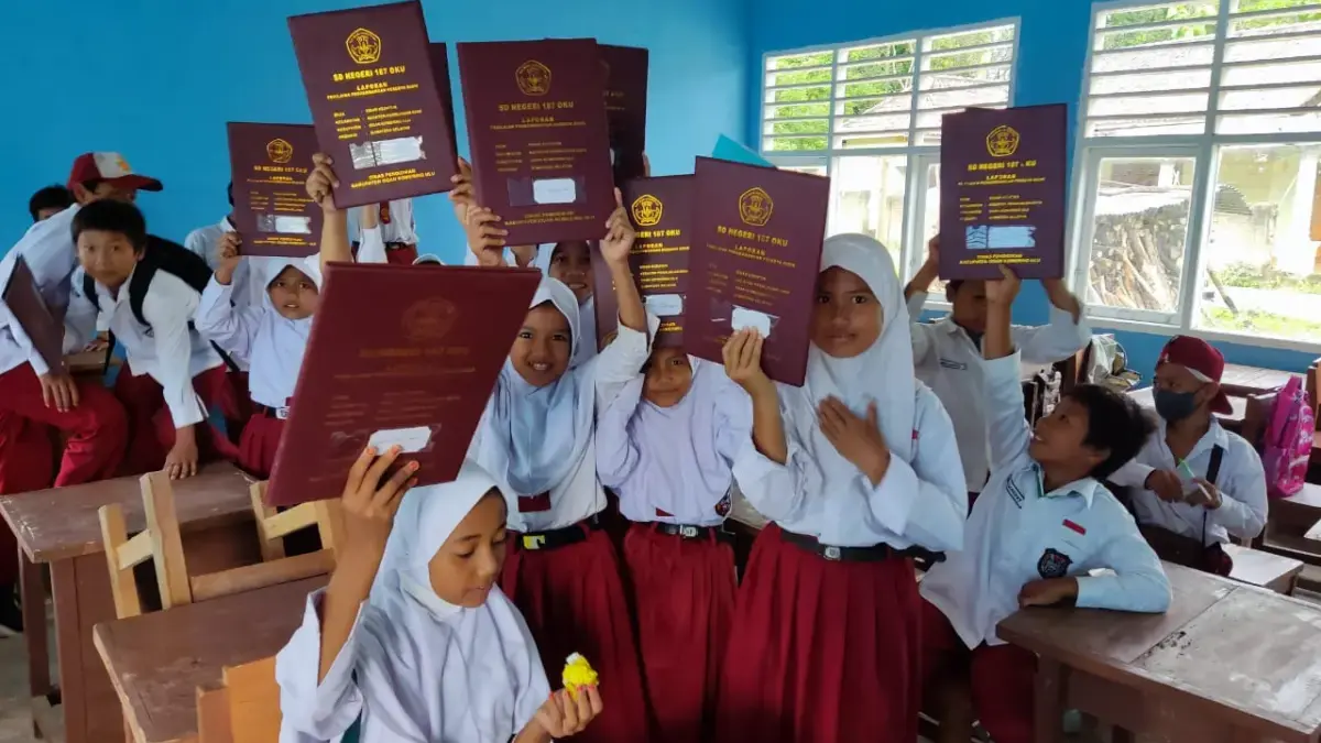 Ramai Gerakan GEMAR Saat Ambil Rapor, Ternyata Ini Makna Besar di Baliknya Rapor