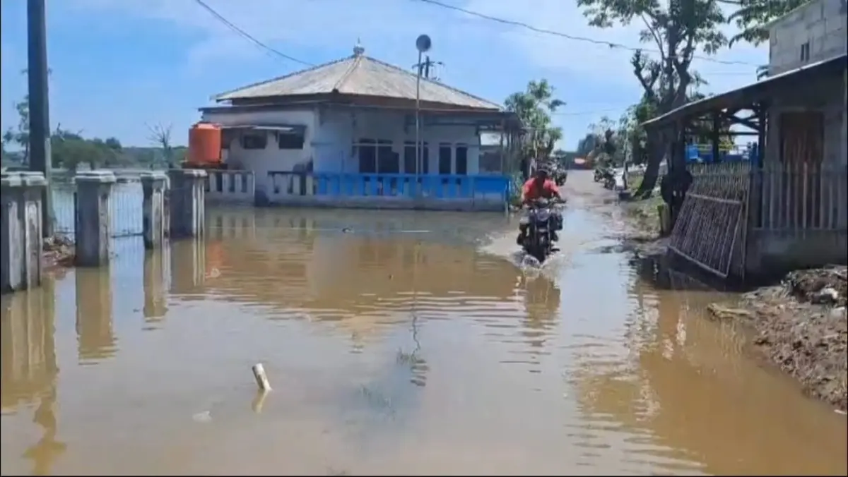 Banjir rob di Muaragembong.