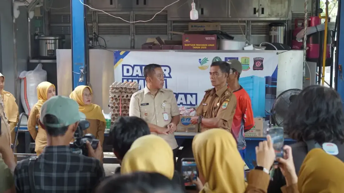 Bupati Aep Dirikan Dapur Umum bagi Warga Terdampak Banjir Desa Karangligar Karangligar