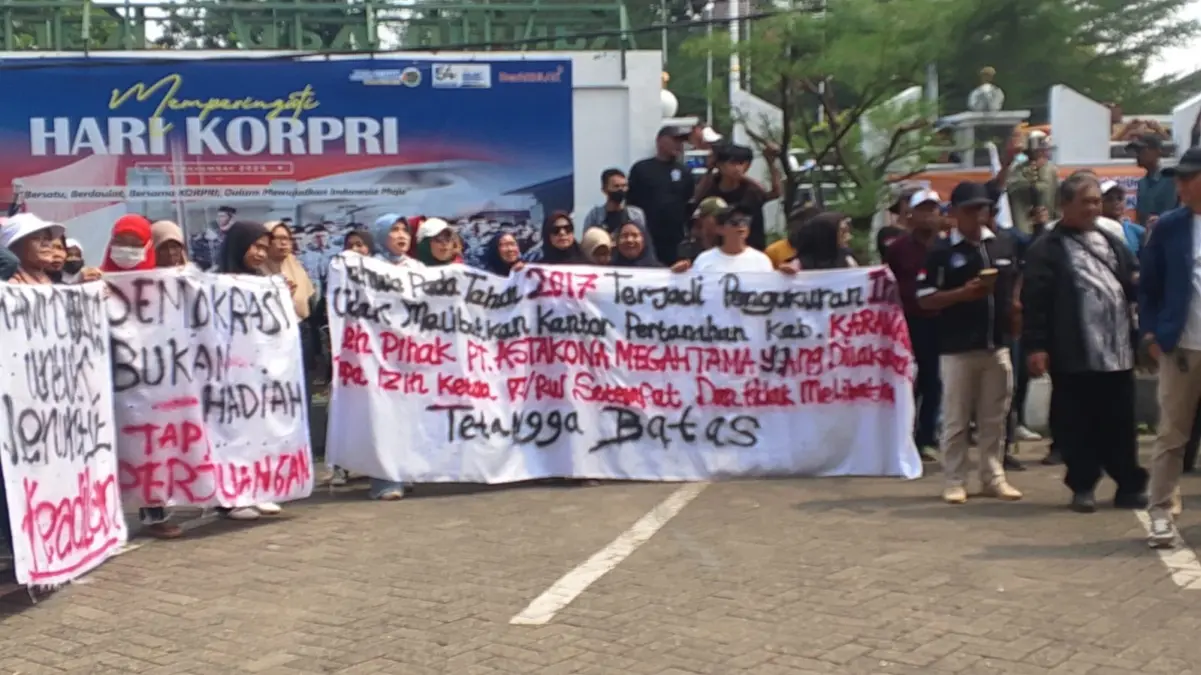 Warga Poponcol Desak BPN Karawang Selesaikan Kasus Tumpang Tindih Lahan dengan PT Astakona Megahtama Demo warga