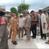 Sekda Karawang Asep Aang Saat Penertiban Bangunan Liar di SS Pasirpanggang Karawang