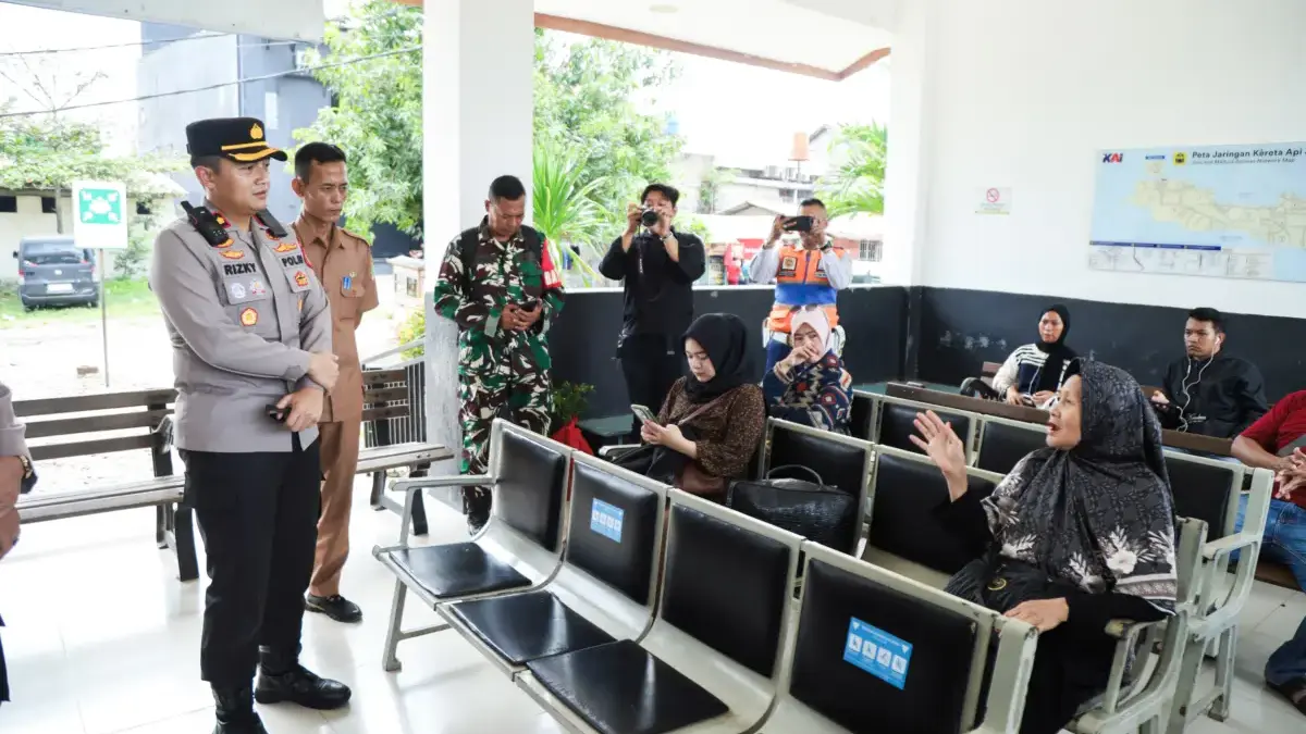 Polres Karawang Cek Kesiapan Pospam dan Posyan Nataru 2025–2026 Waka Polres Karawang Kompol Rizky Adi Saputro Cek Pospam Kesiapan Nataru