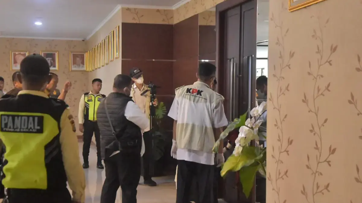 KPK periksa kantor bupati Bekasi.